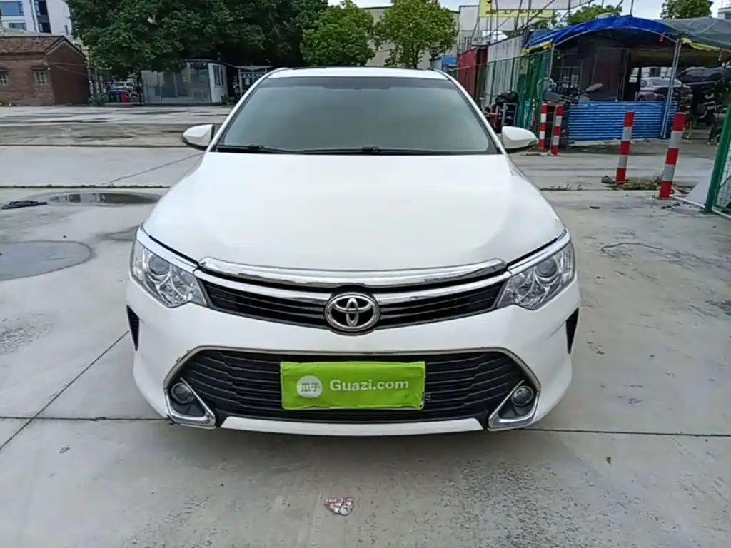 Фото 3 - Toyota Camry