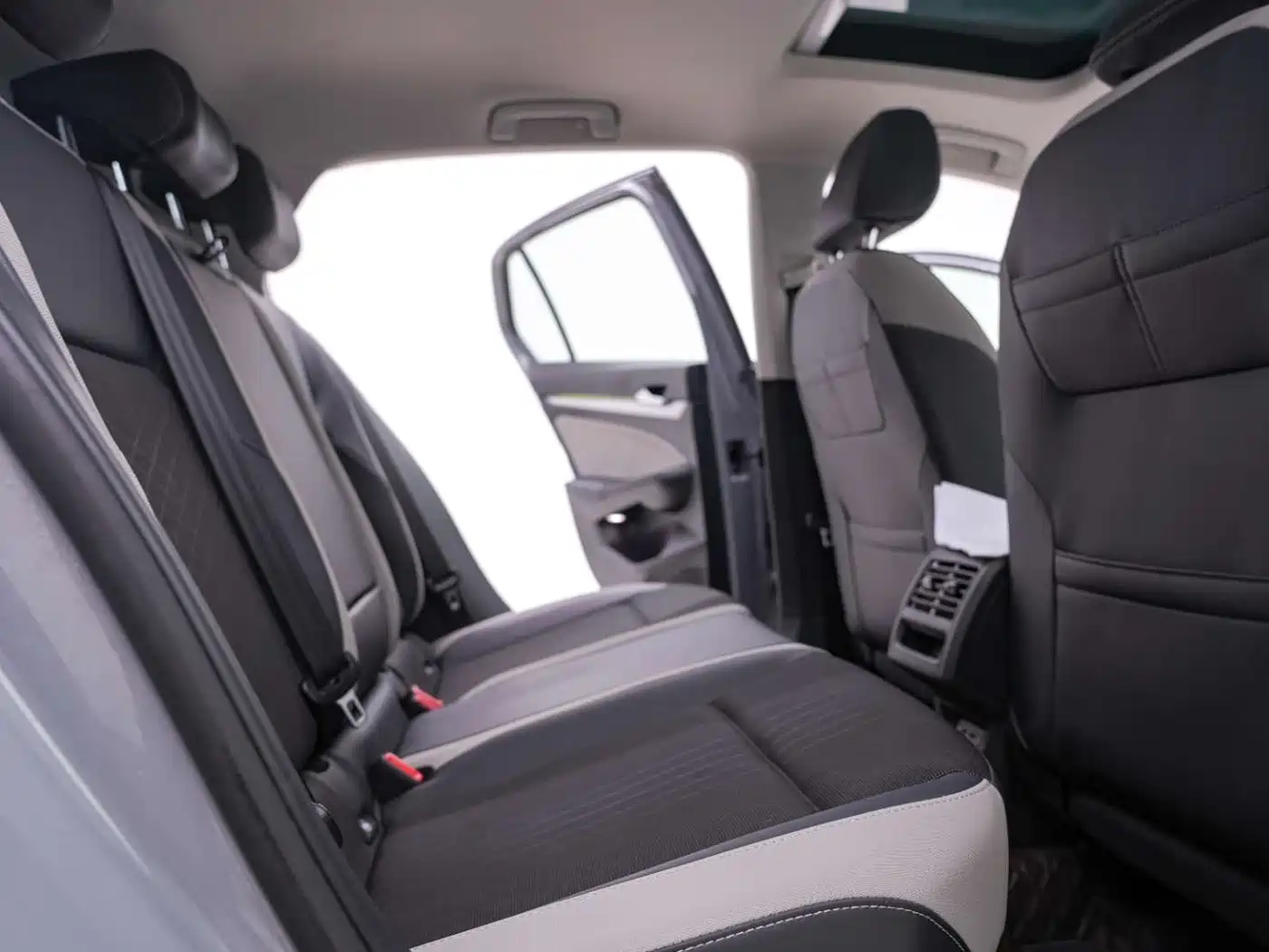 Volkswagen Golf 2024 280TSI DSG Pro Expert Edition фото 25