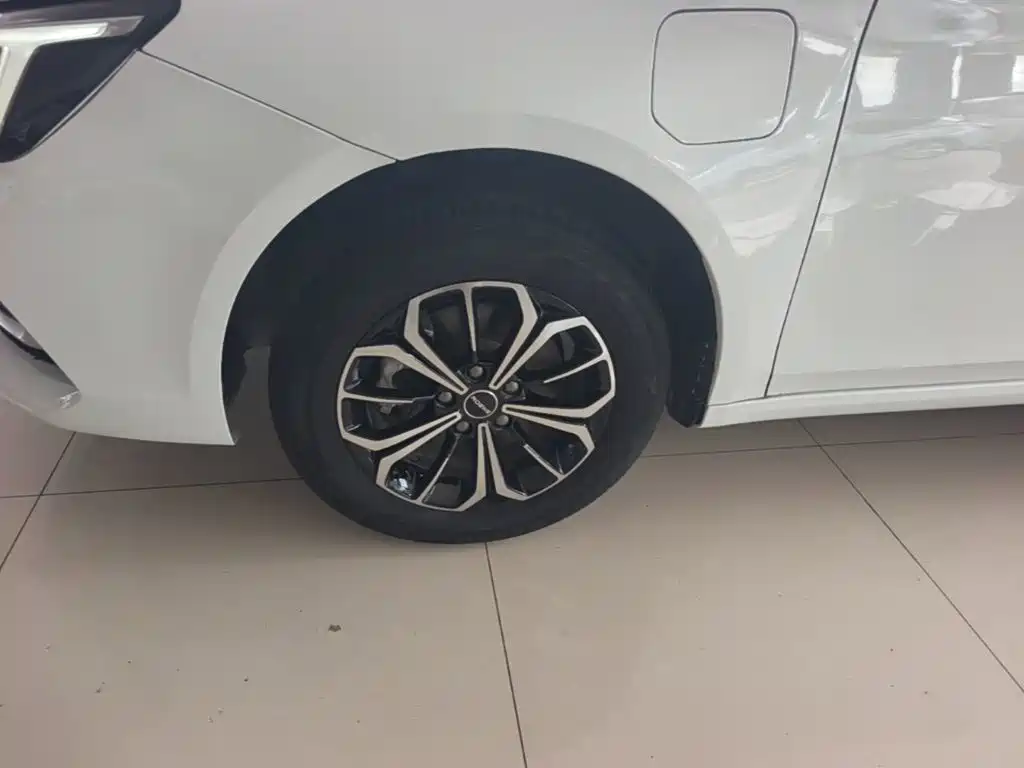 Фото 23 - Roewe i6 MAX EV