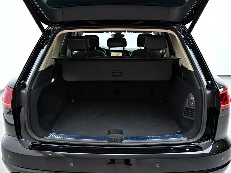 Volkswagen Touareg 2023 3.0TSI R-Line Classic Sports Package фото 37