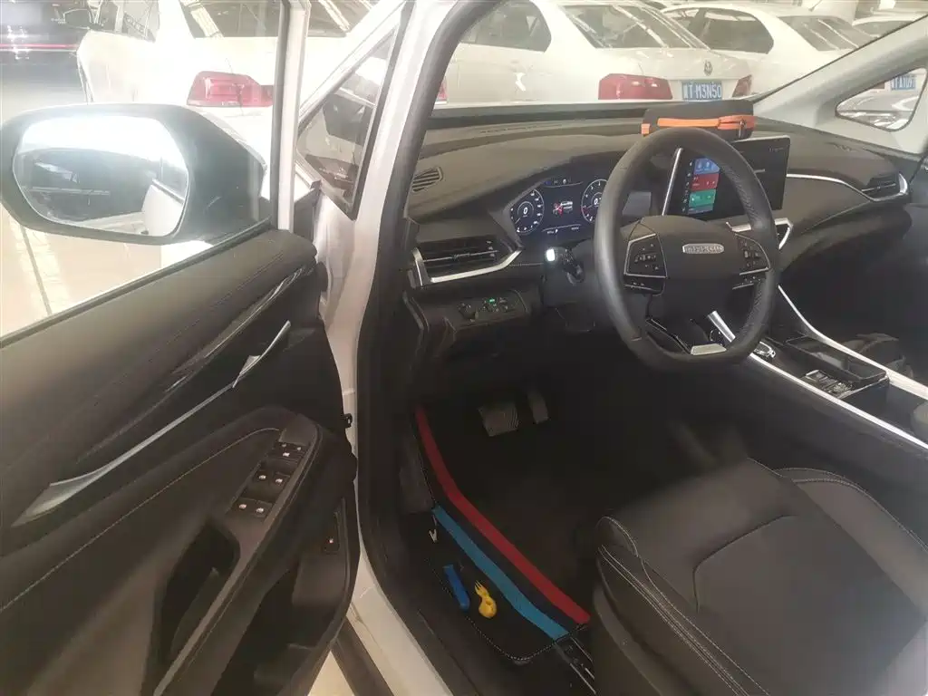 SAIC Maxus Maxus G50 2023 PLUS 1.5T Automatic Escort Edition фото 16