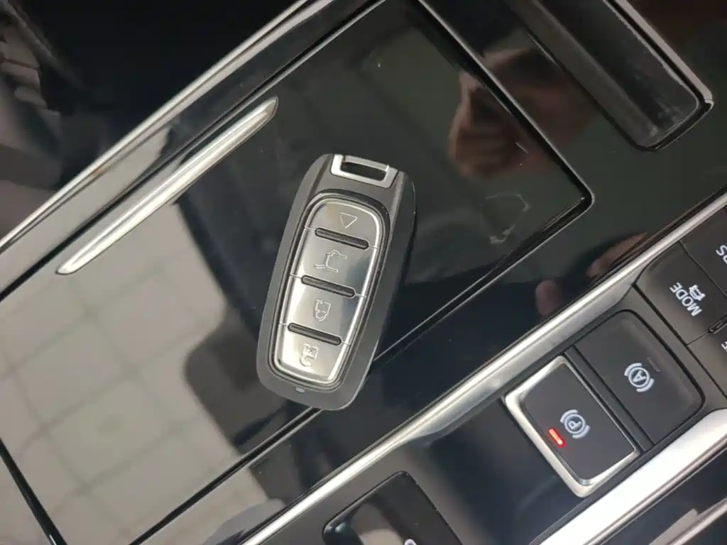 Фото 9 - Roewe i6 MAX EV