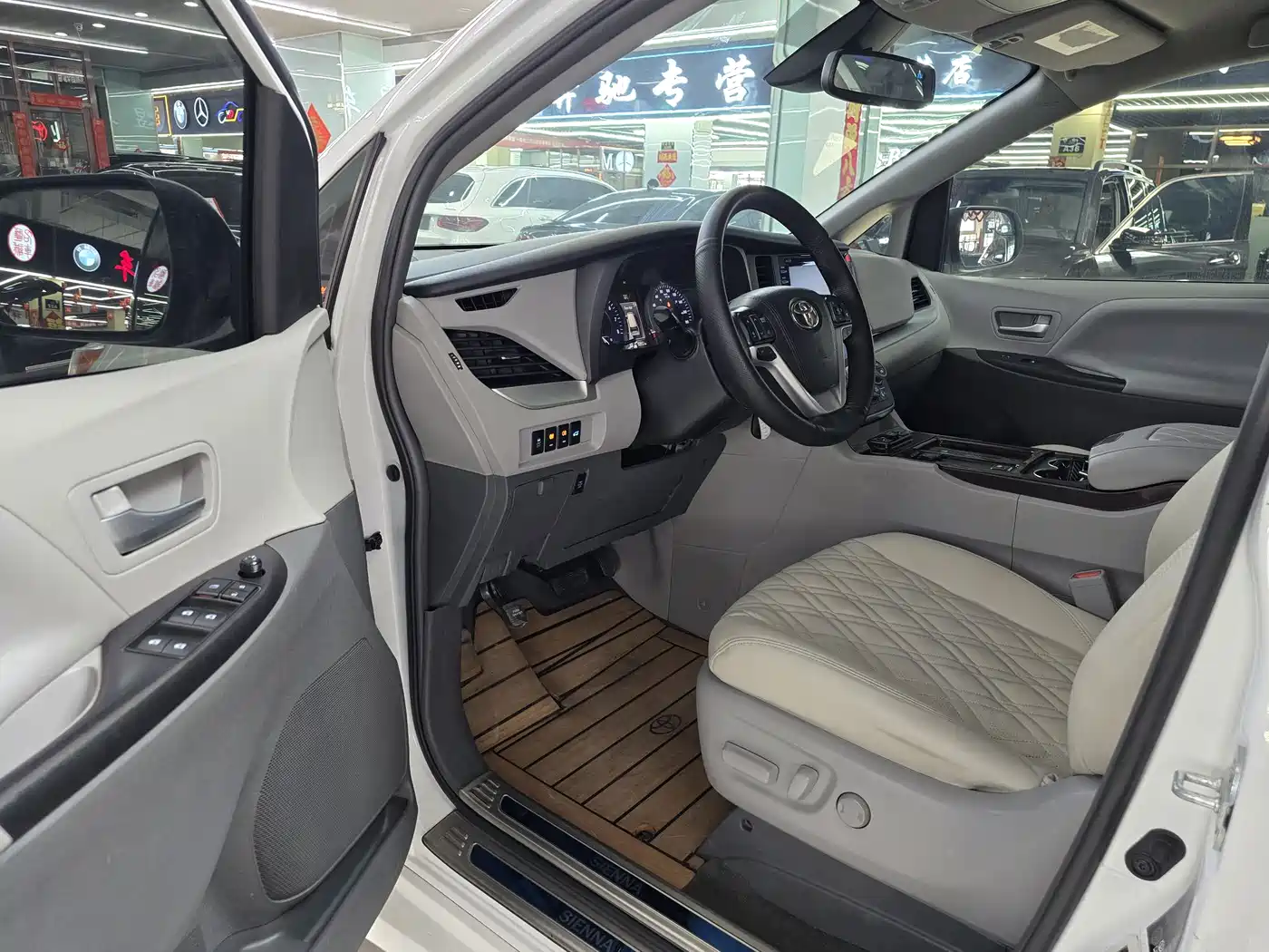 Toyota Sienna 2015 3.5L 4WD L фото 11