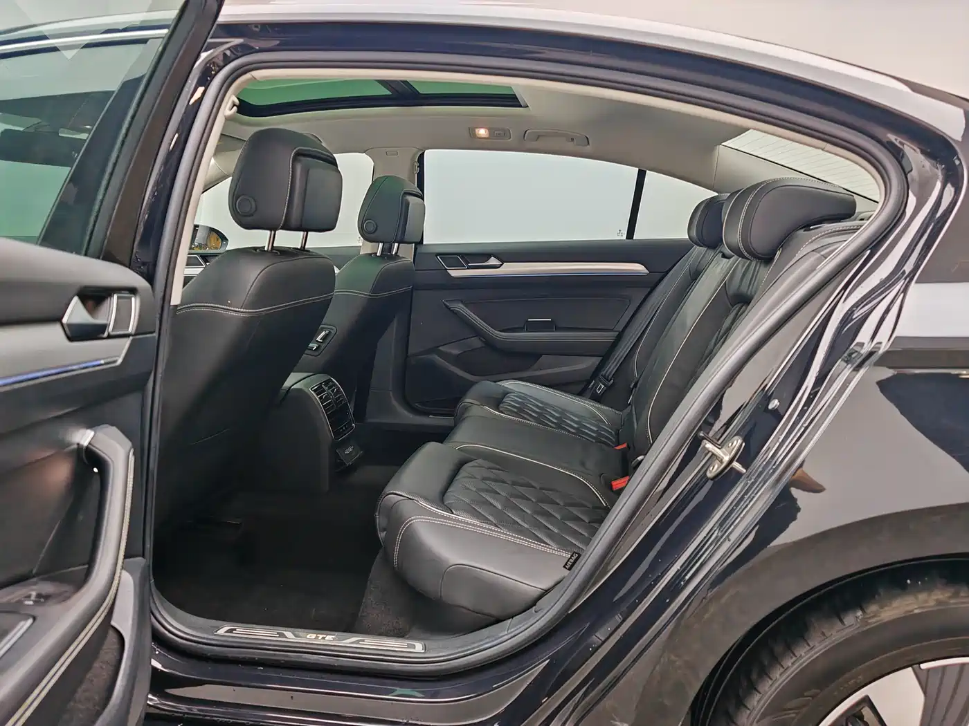 Volkswagen Magotan GTE Plug-in Hybrid 2020 GTE Luxury фото 17