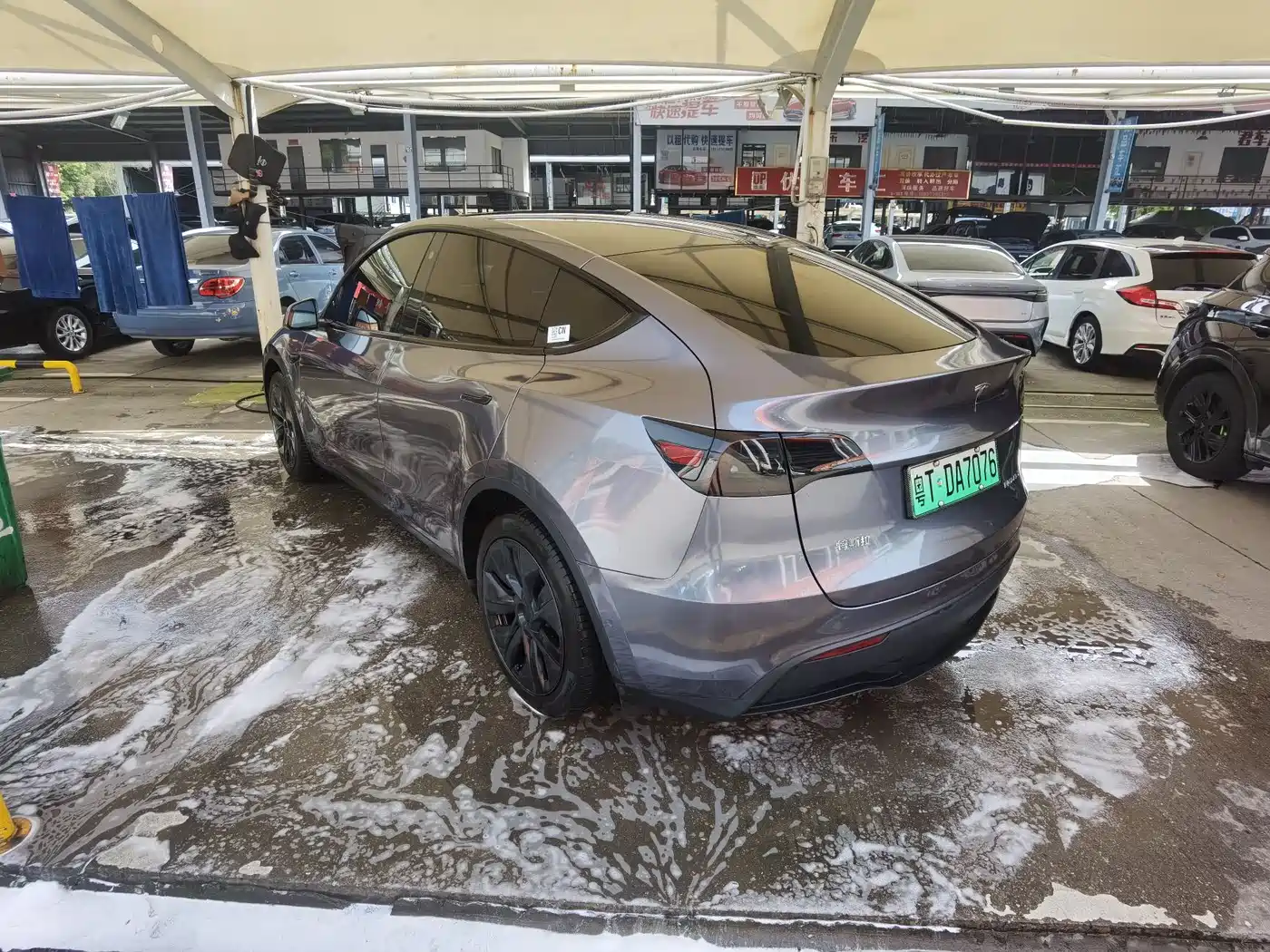TESLA MODEL Y