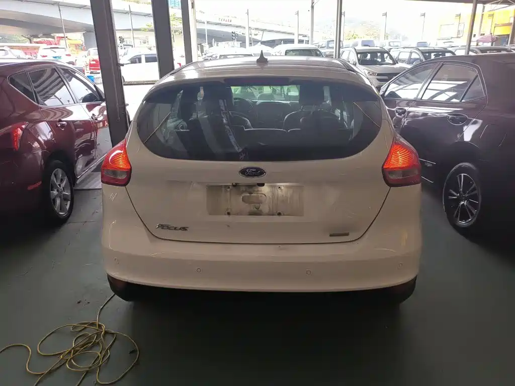Фото 4 - Ford Focus