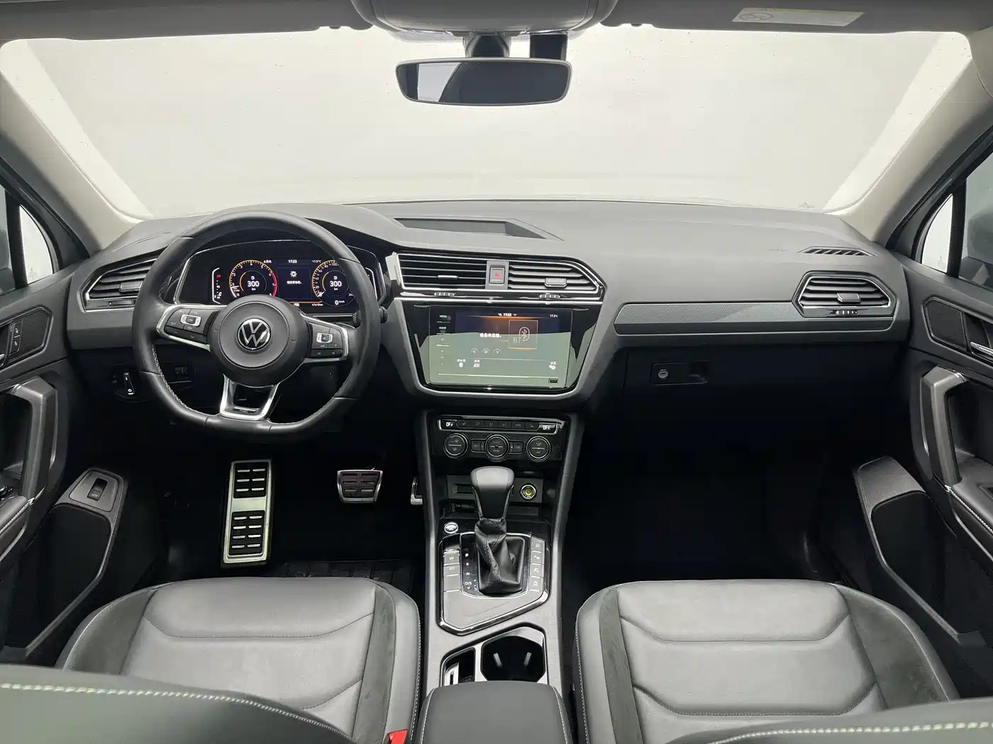 Volkswagen Tiguan L 2021 330TSI Automatic 2WD R-Line Premium фото 21