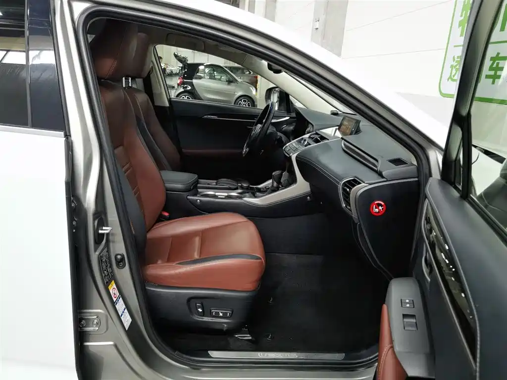 Lexus NX 2015 300h AWD F SPORT фото 23