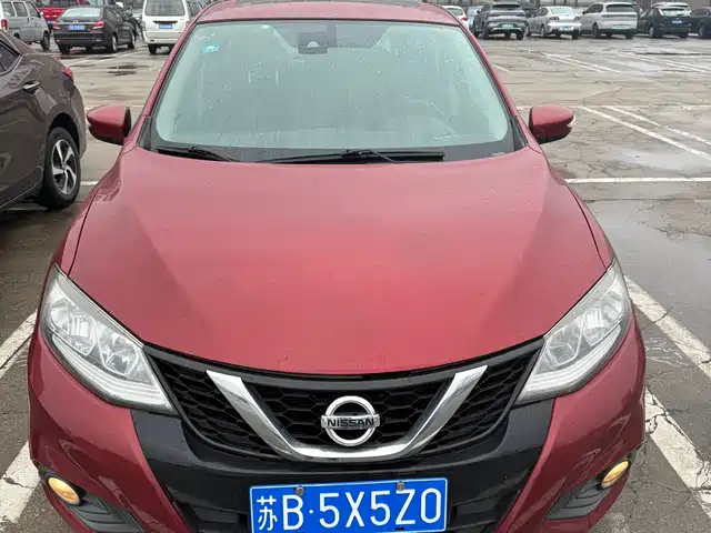 NISSAN TIIDA
