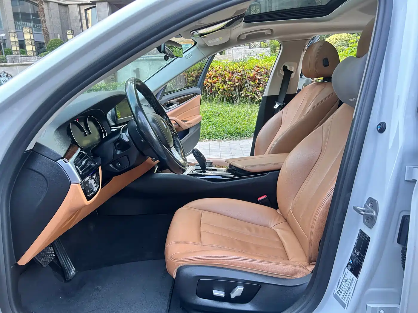 BMW 5 Series 2018 528Li Launch Special Edition фото 12