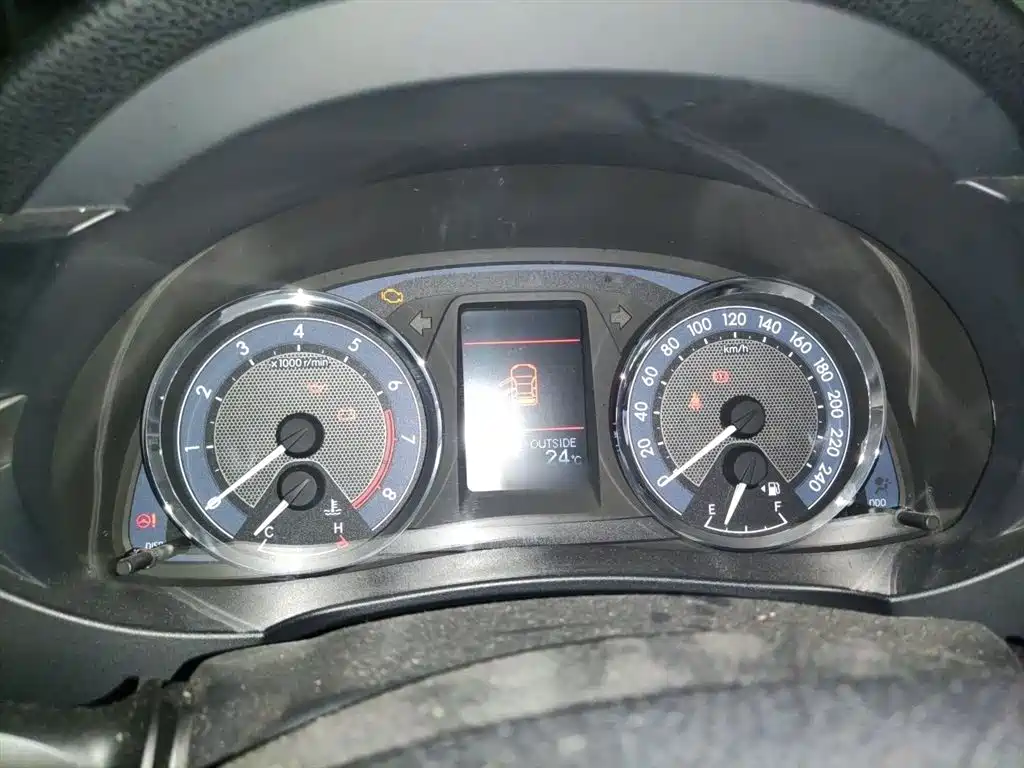 Toyota Corolla 2014 1.6L CVT GL-i Leather Edition фото 4