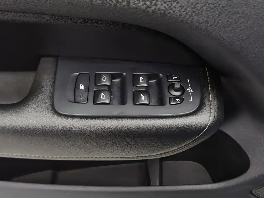 Фото 9 - Volvo XC60