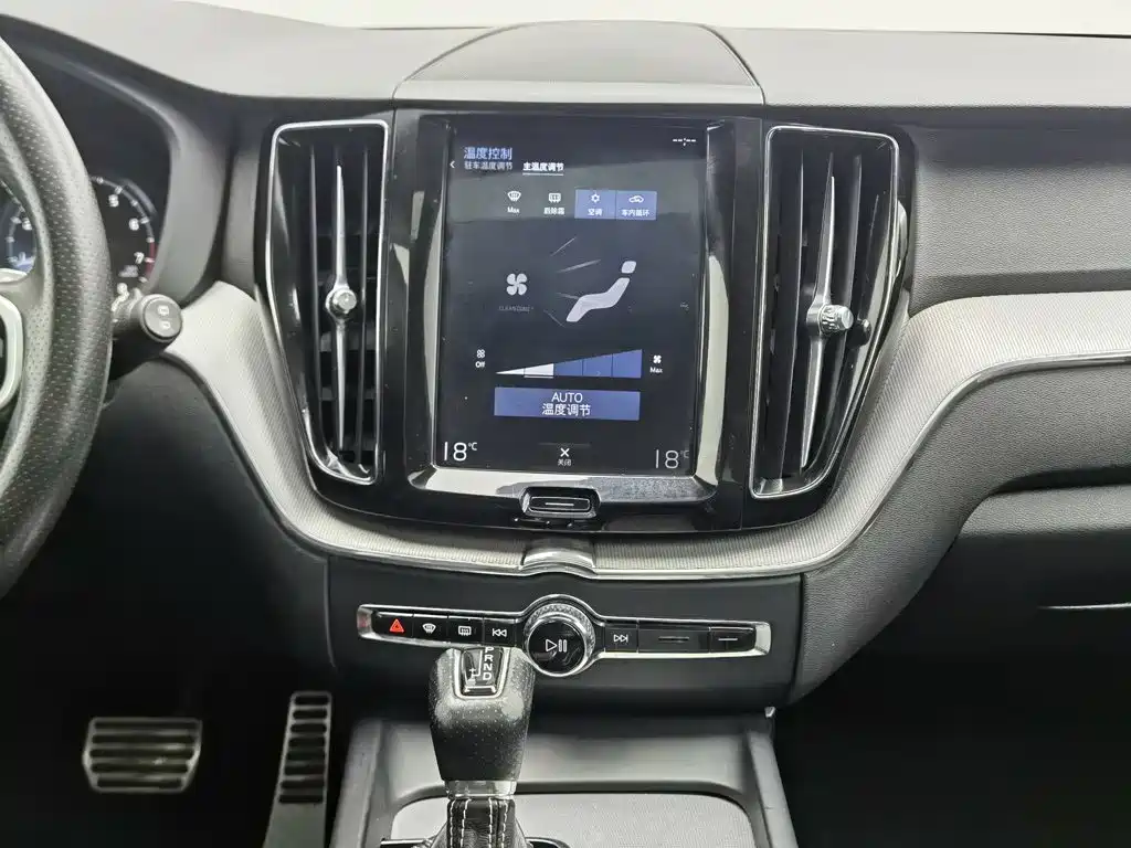 Фото 12 - Volvo XC60