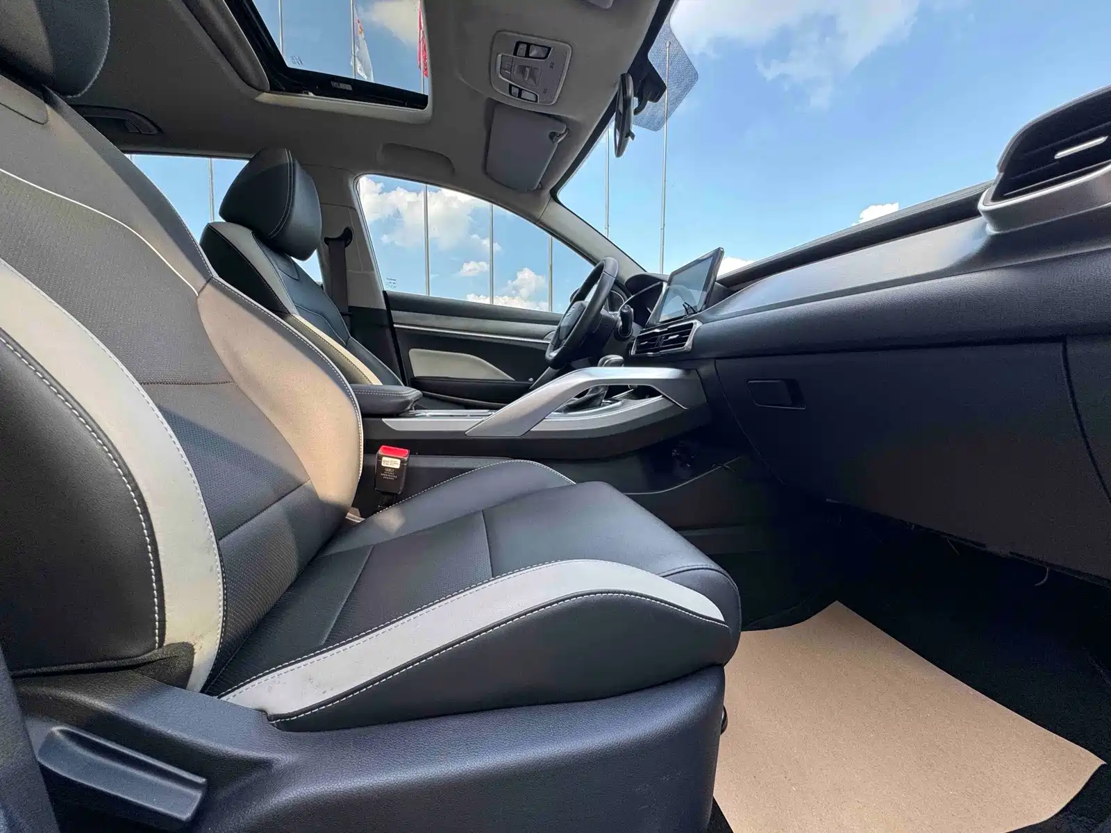Фото 5 - Geely Coolray