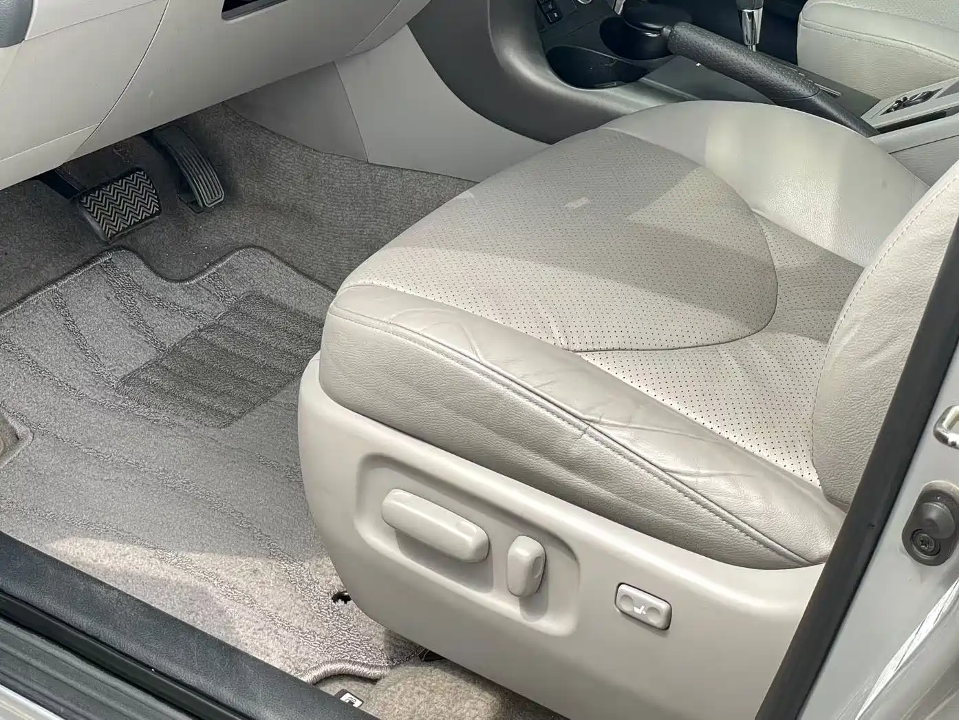 Toyota RAV4 Rongfang 2009 2.4L Automatic Luxury Edition фото 3