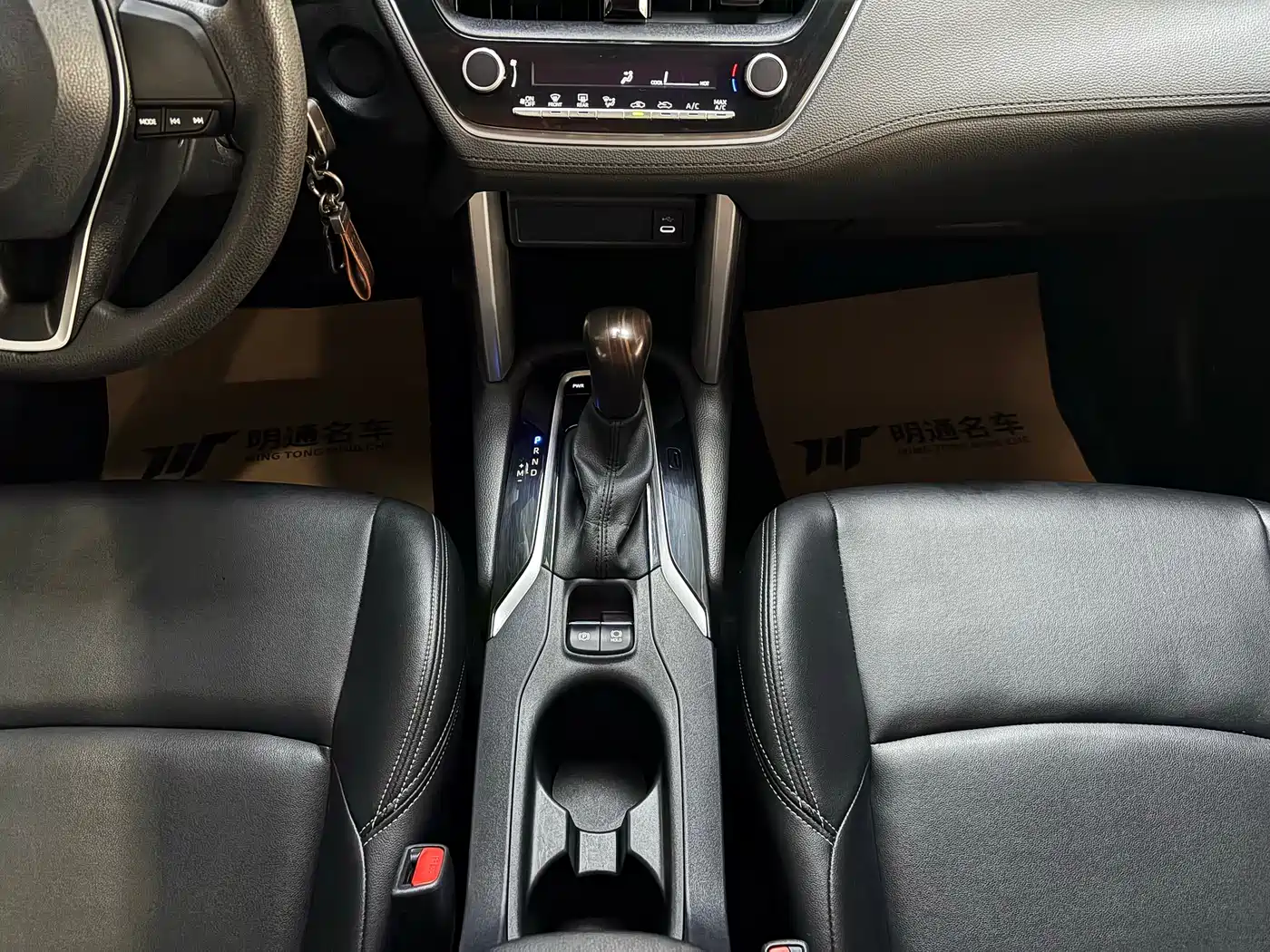 Toyota Frontlander 2023 2.0L CVT Elite Edition фото 13