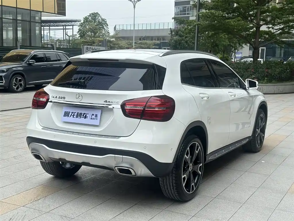 Mercedes-Benz GLA 2017 GLA 220 4MATIC Fashion фото 4