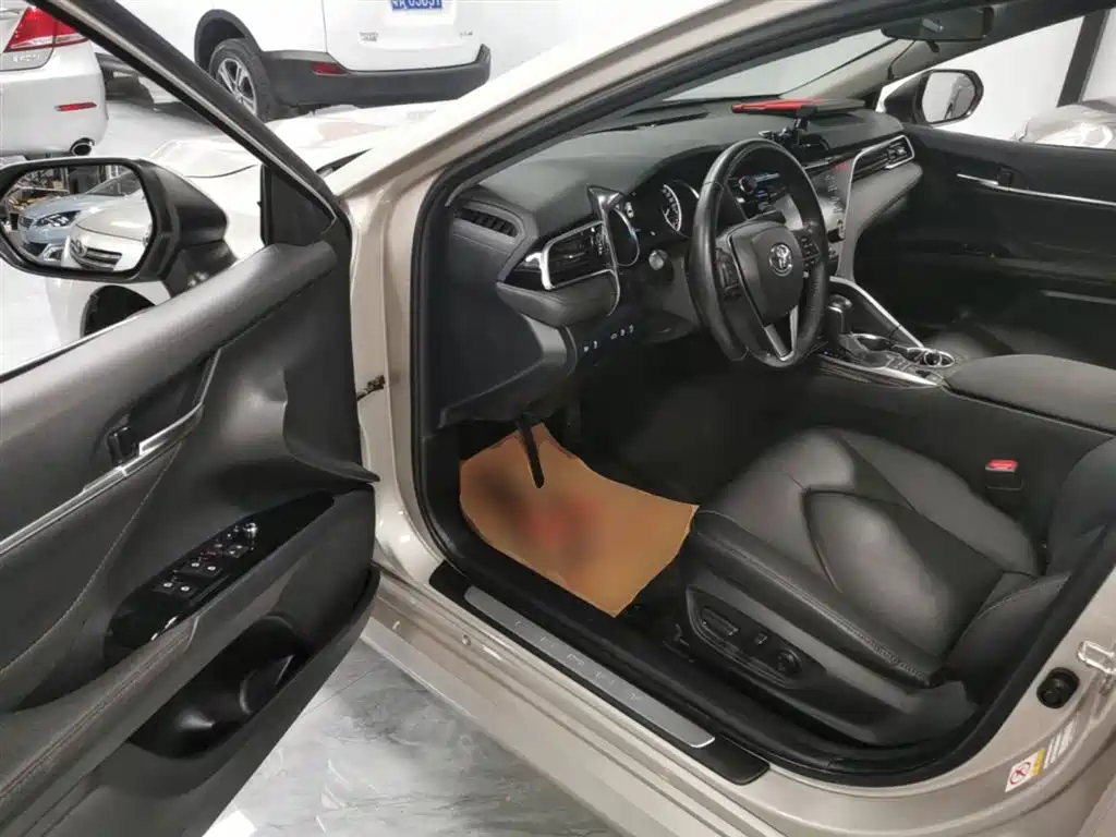 Toyota Camry 2018 2.5G Luxury Edition фото 16