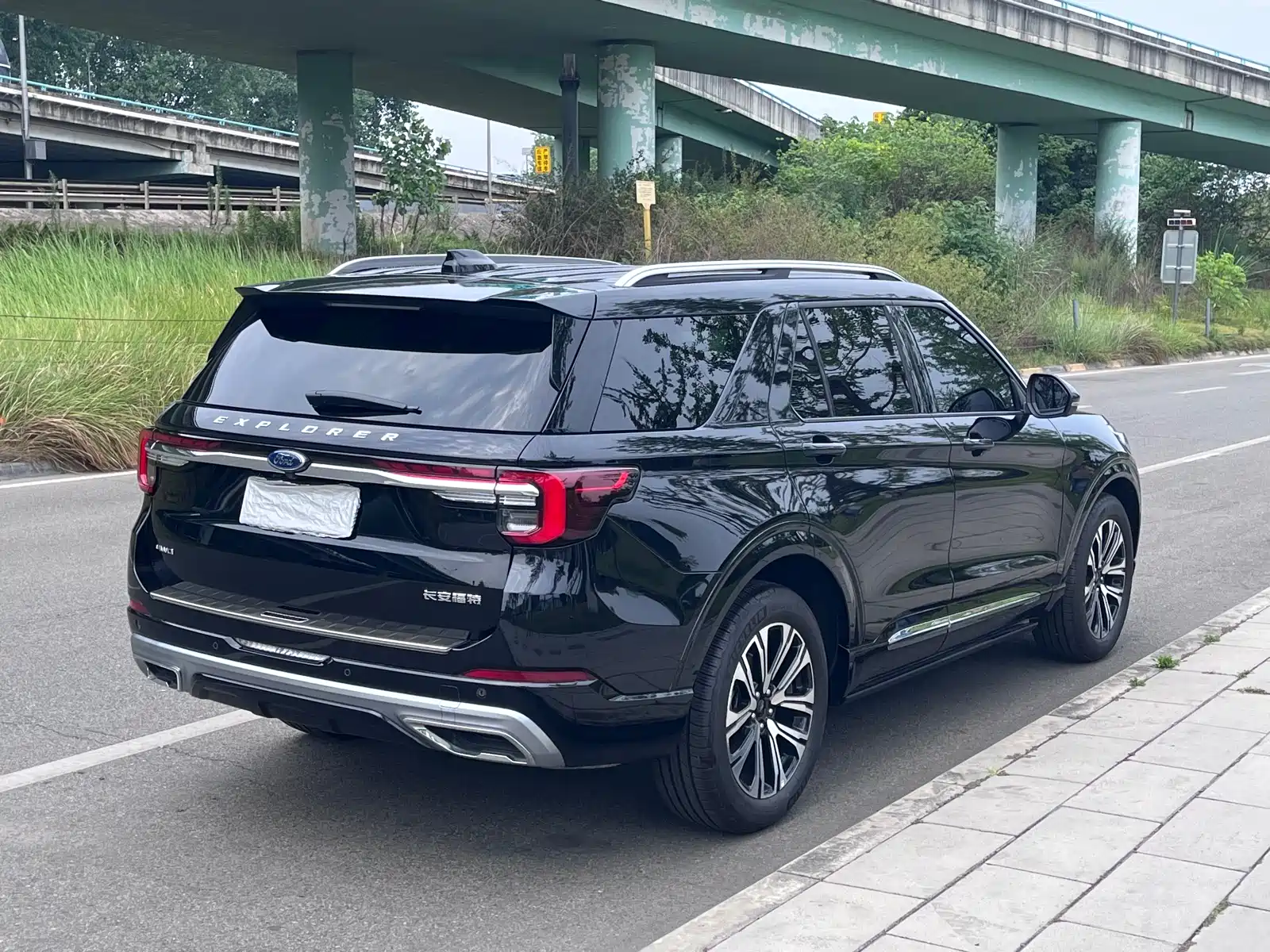 Фото 6 - Ford Explorer