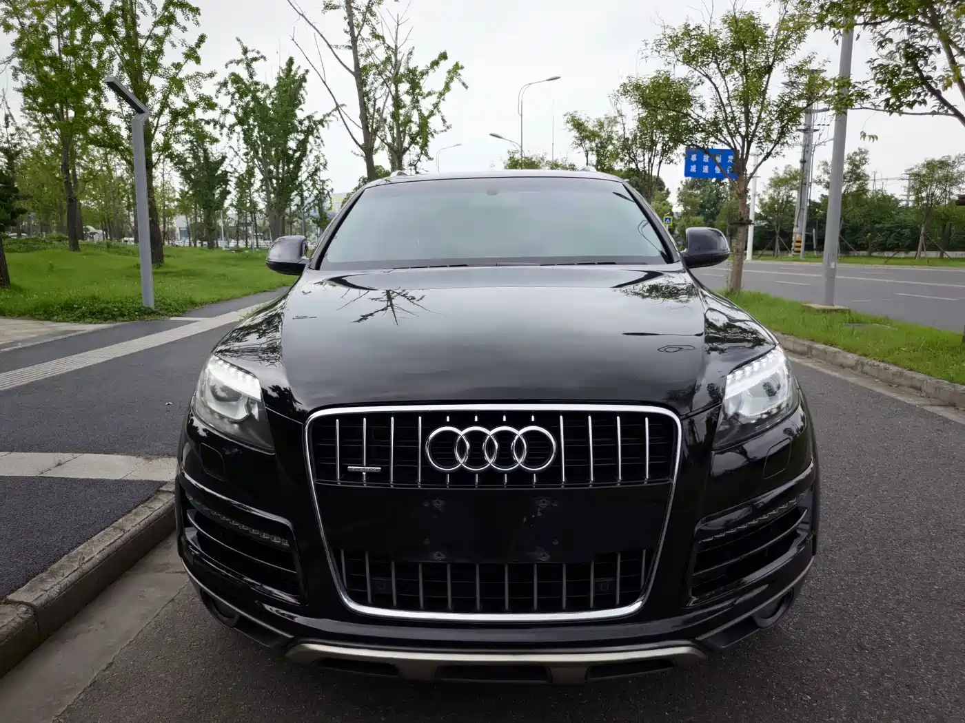 Photo 2 - Audi Q7