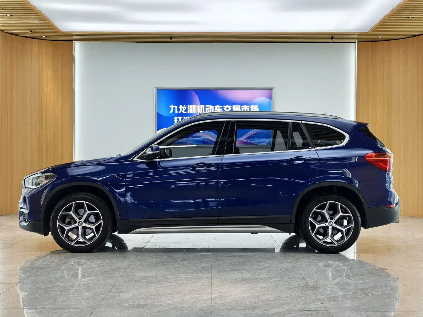 BMW X1 2019 sDrive18Li Premium Model фото 4