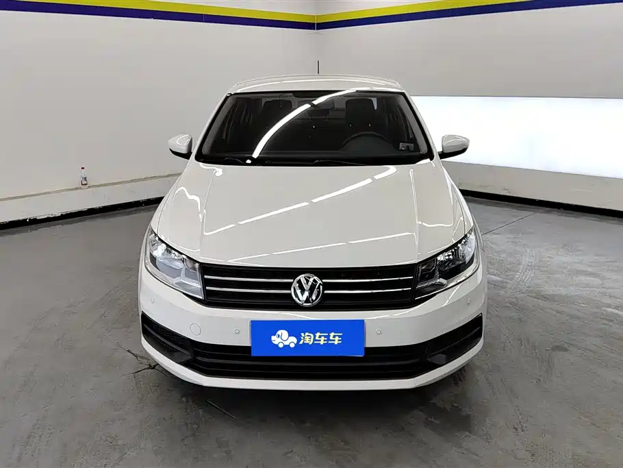VOLKSWAGEN SANTANA