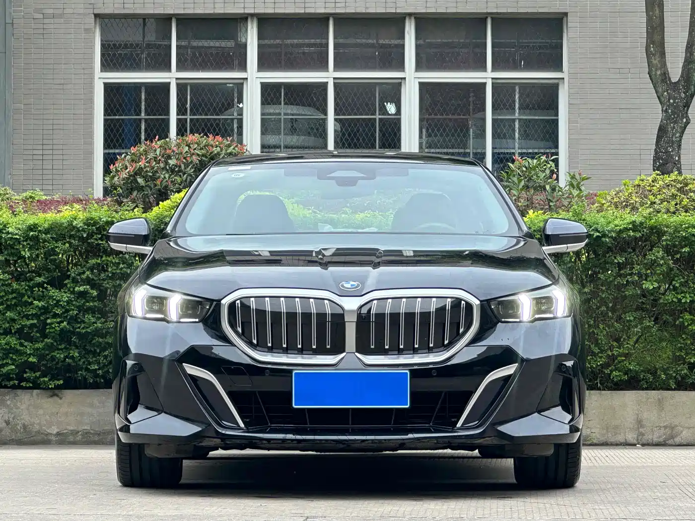 BMW 5 Series 2024 530Li Leading M Sport Package фото 2
