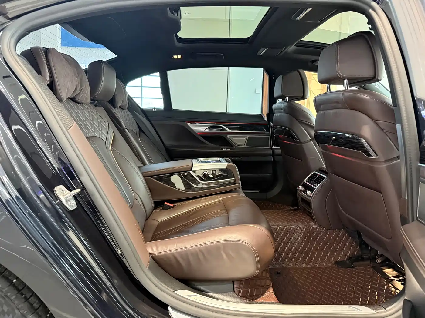 BMW 7 Series 2021 Model 730Li M Sport Package фото 17