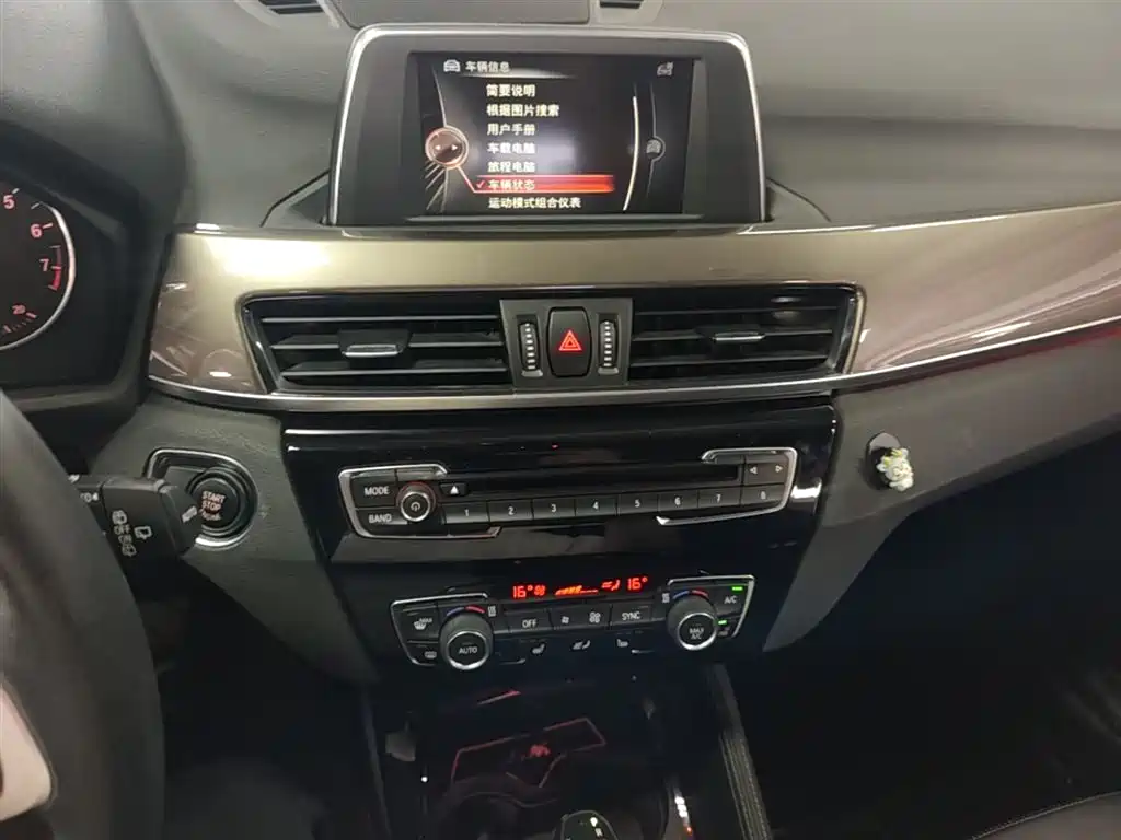 BMW X1 2016 sDrive20Li Luxury Model фото 20