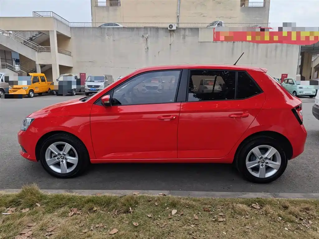 Škoda Fabia 2017 1.4L Auto Car Enjoy Edition фото 5