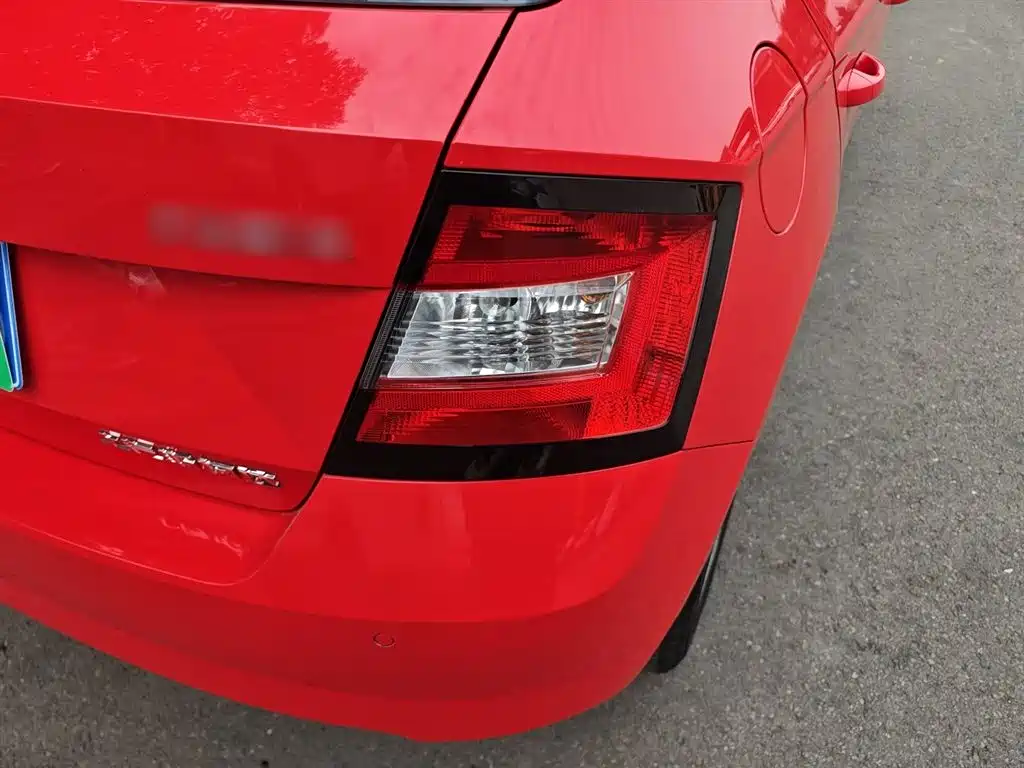 Škoda Fabia 2017 1.4L Auto Car Enjoy Edition фото 8