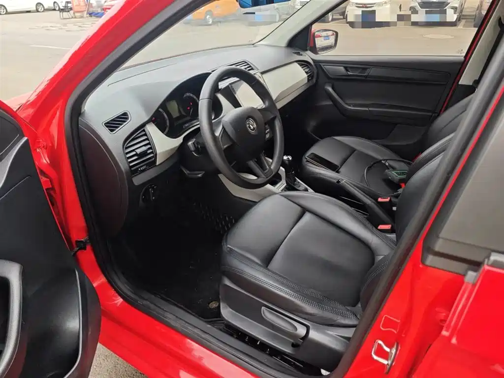 Škoda Fabia 2017 1.4L Auto Car Enjoy Edition фото 16