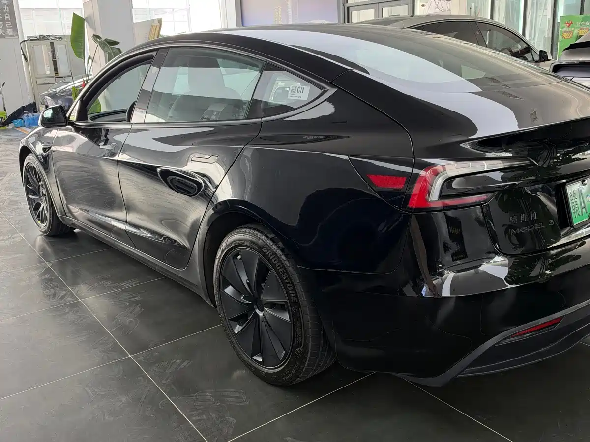 Tesla Model 3 2026 2025 Model Year Facelift Rear-Wheel Drive