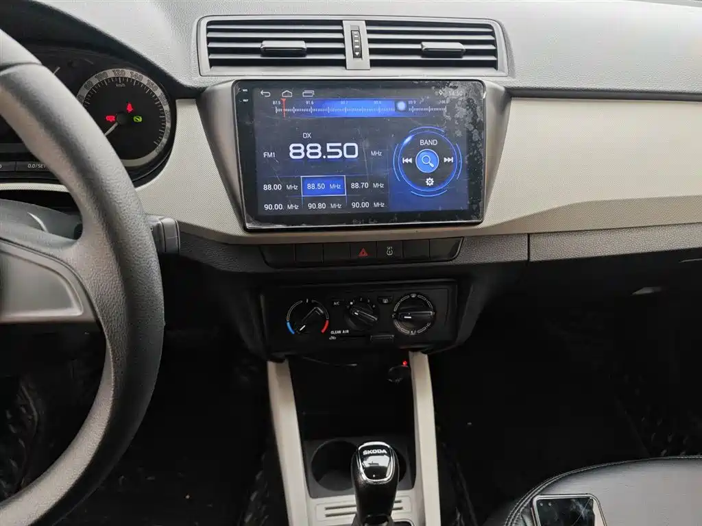 Škoda Fabia 2017 1.4L Auto Car Enjoy Edition фото 13