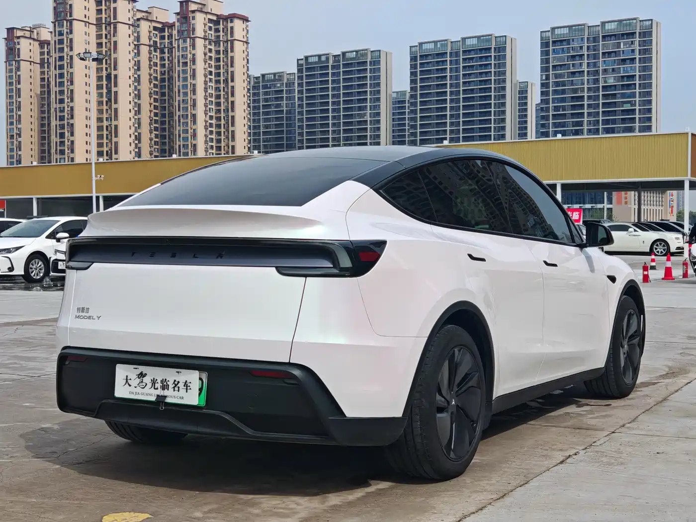 TESLA MODEL Y