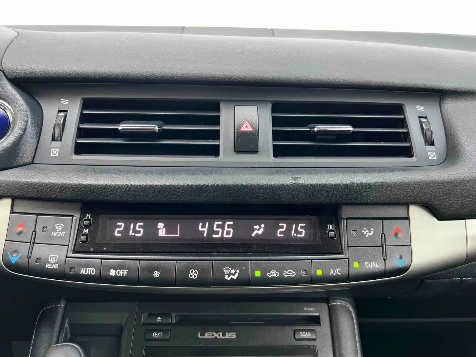 Фото 17 - Lexus CT