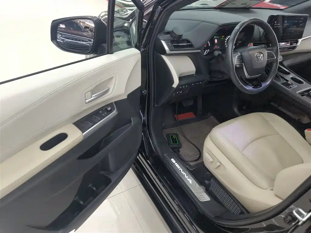 Toyota Sienna 2023 2.5L Hybrid Premium Edition фото 16