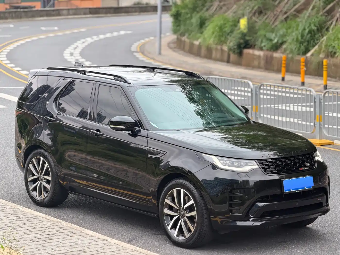 Land Rover Discovery 2023 360PS R-Dynamic SE фото 3