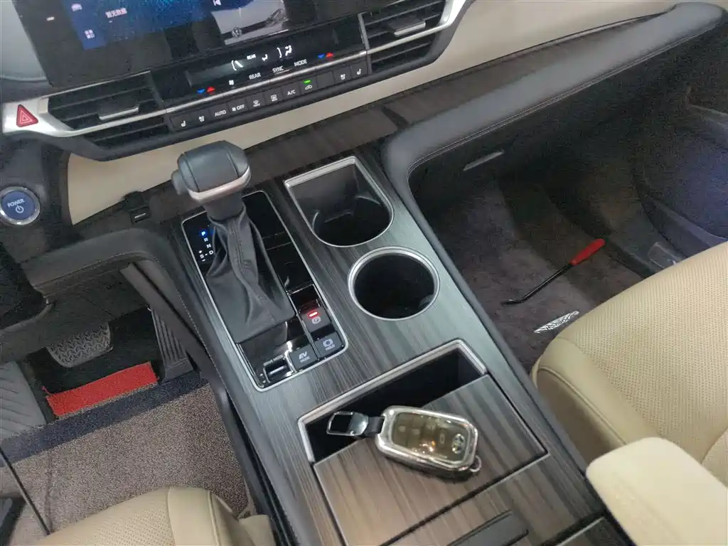 Toyota Sienna 2023 2.5L Hybrid Premium Edition фото 14