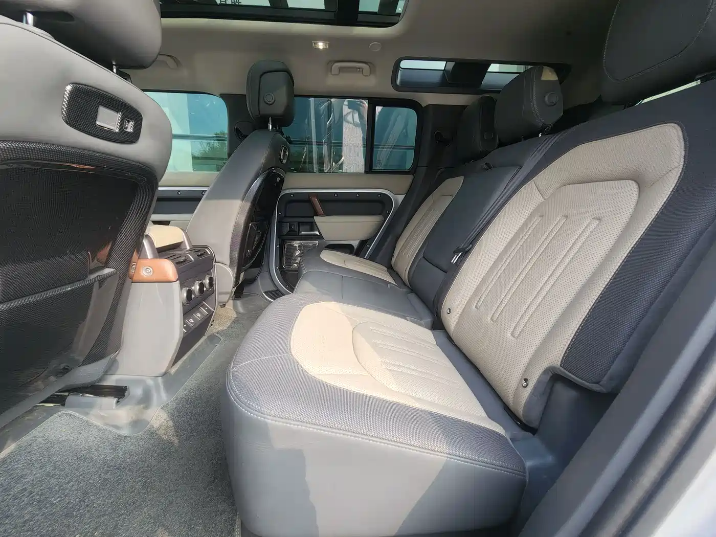 Land Rover Defender 2021 110 P400 X-DYNAMIC HSE фото 14