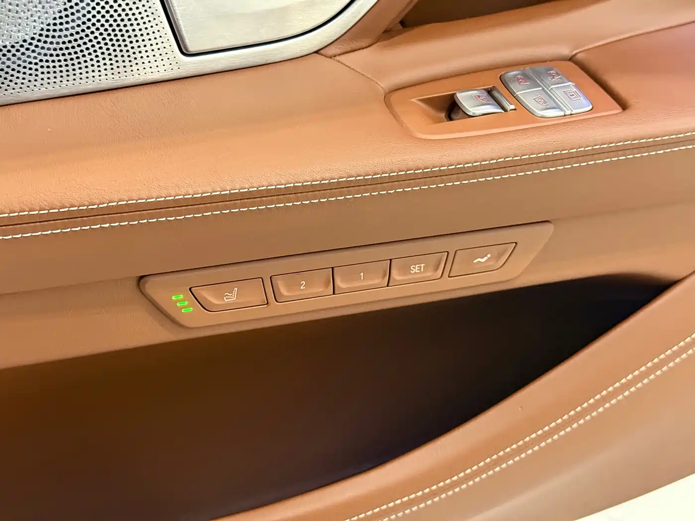 BMW 7 Series 2018 M760Li xDrive фото 14
