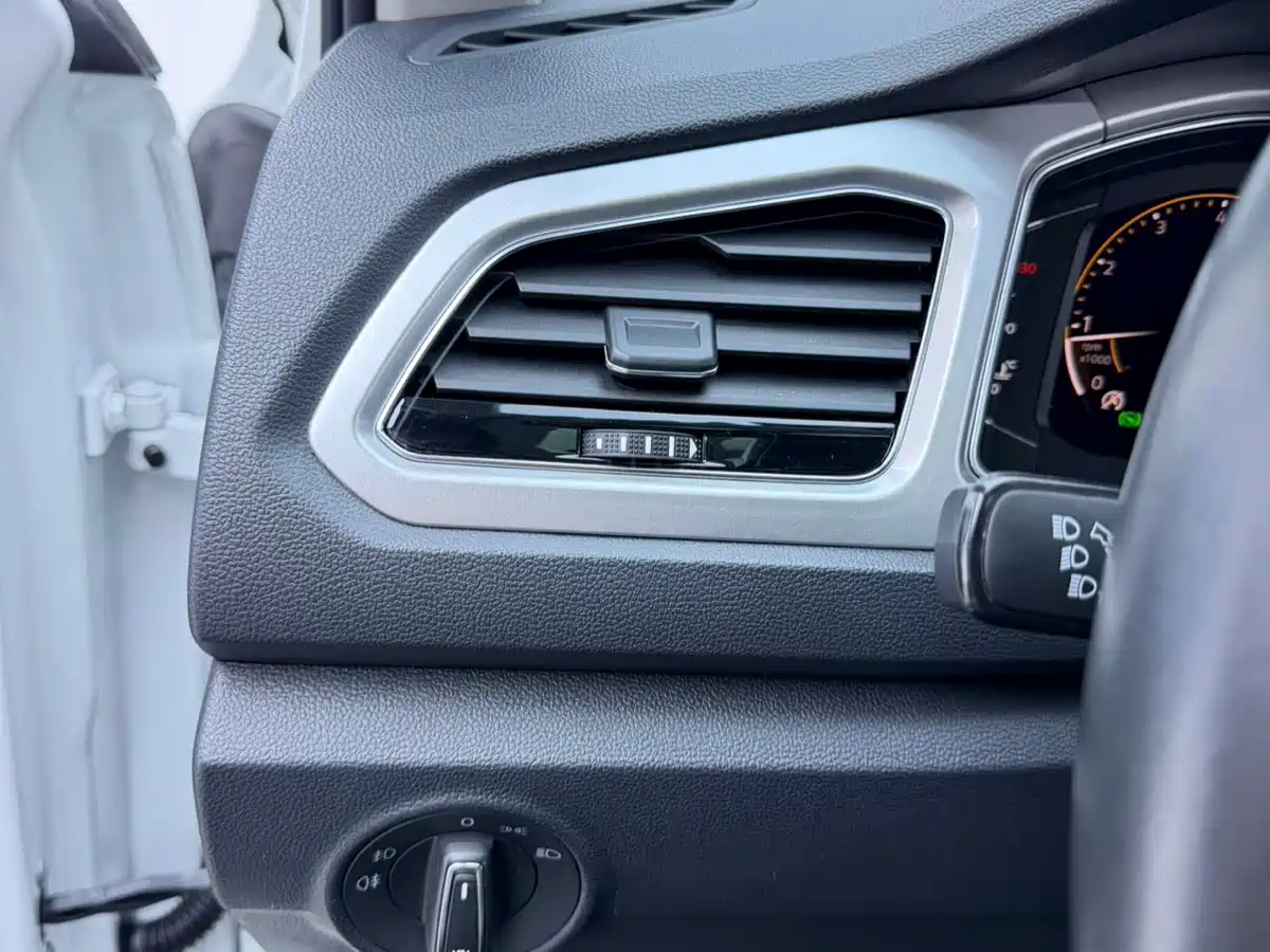 VOLKSWAGEN T ROC EXPLORING SONGS