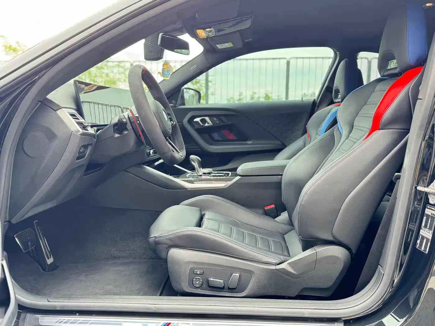 BMW M2 2024 M2 фото 9