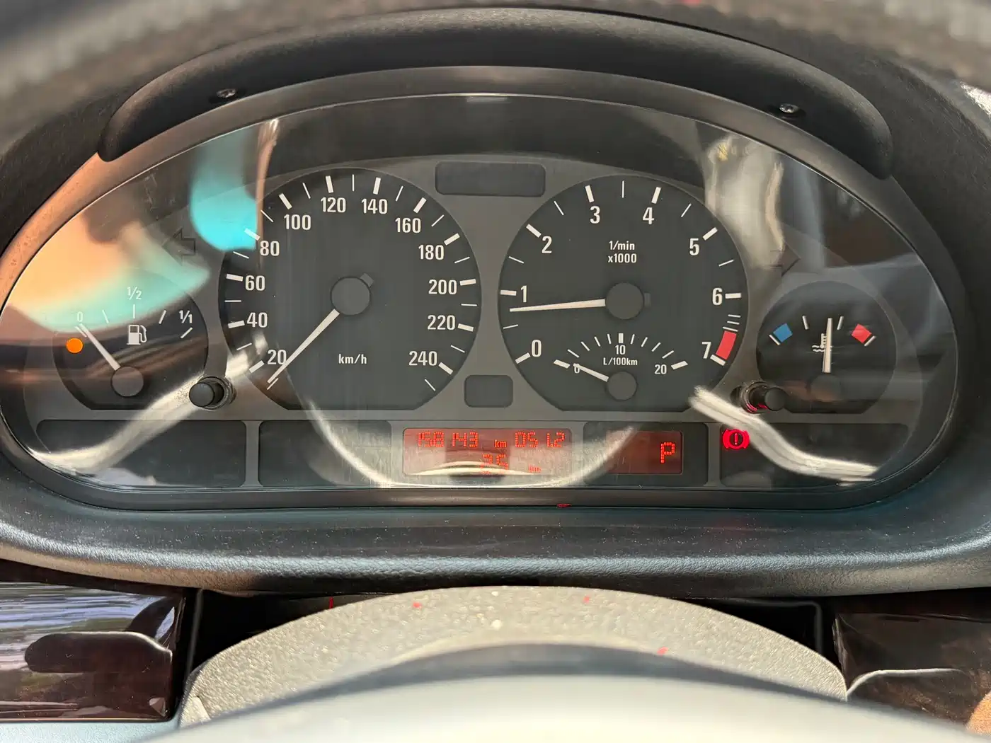BMW 3 Series 2004 325i фото 14