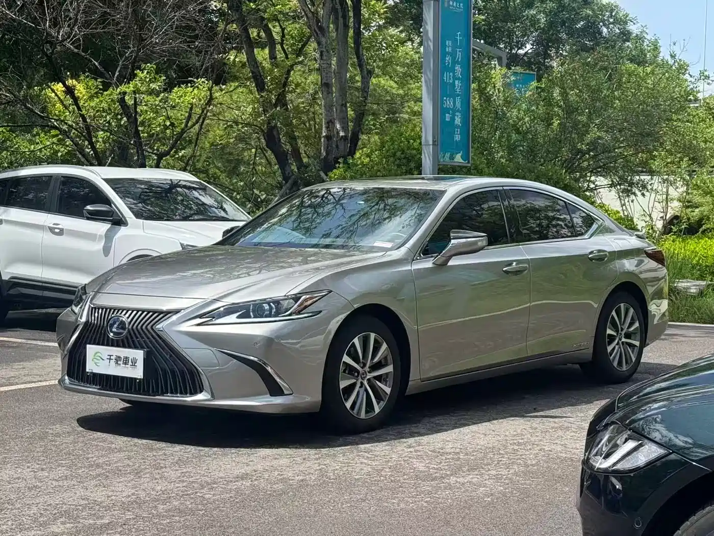 Lexus ES 2020 Model 300h Excellence Edition China V
