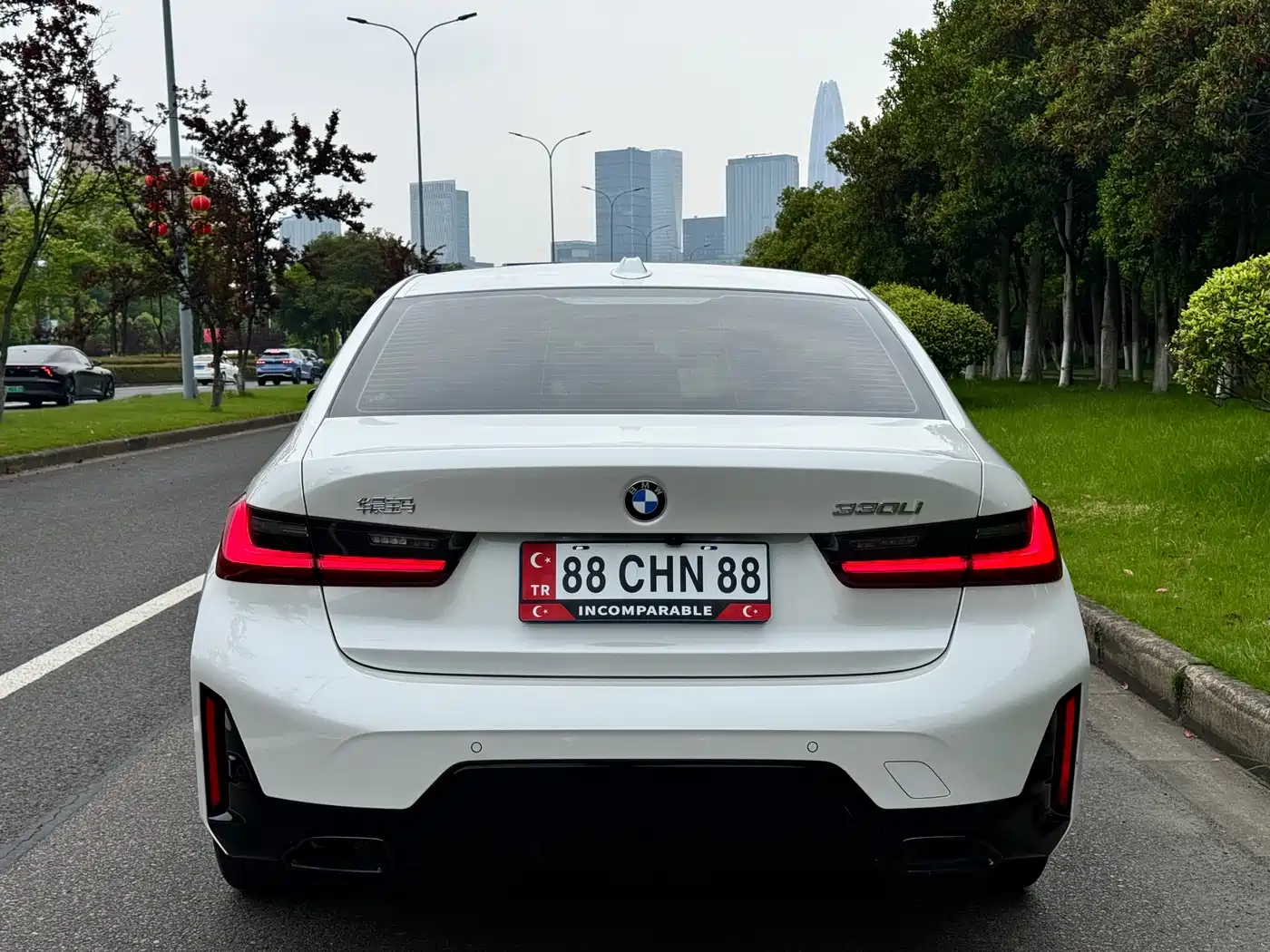 BMW 3 Series 2025 330Li M Sport Night Edition фото 11
