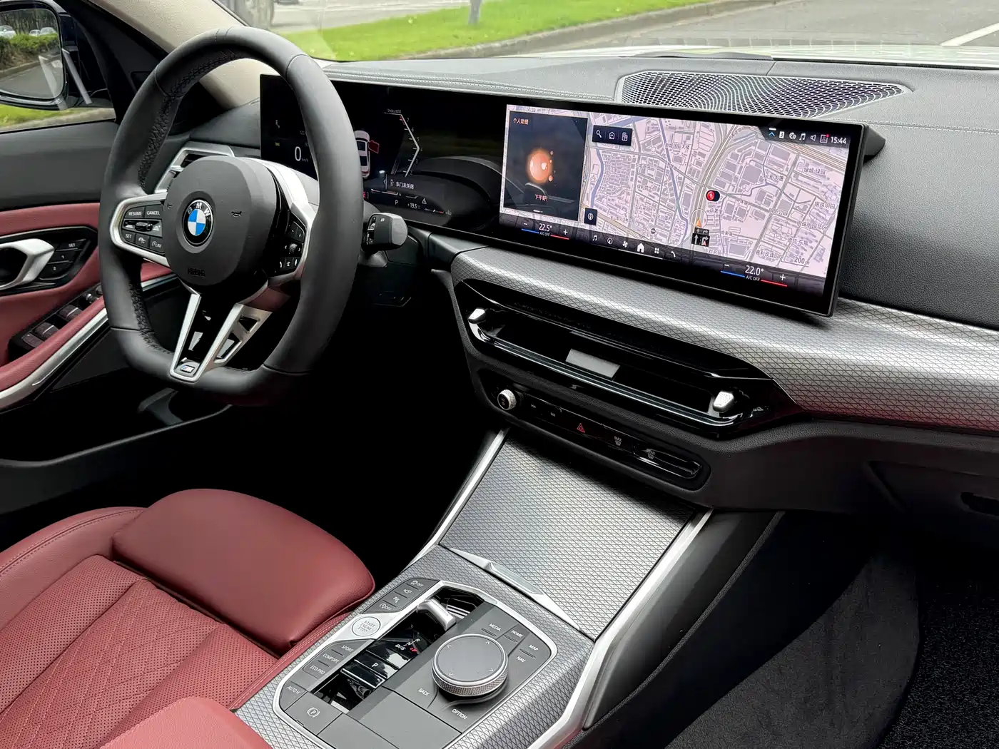 BMW 3 Series 2025 330Li M Sport Night Edition фото 8