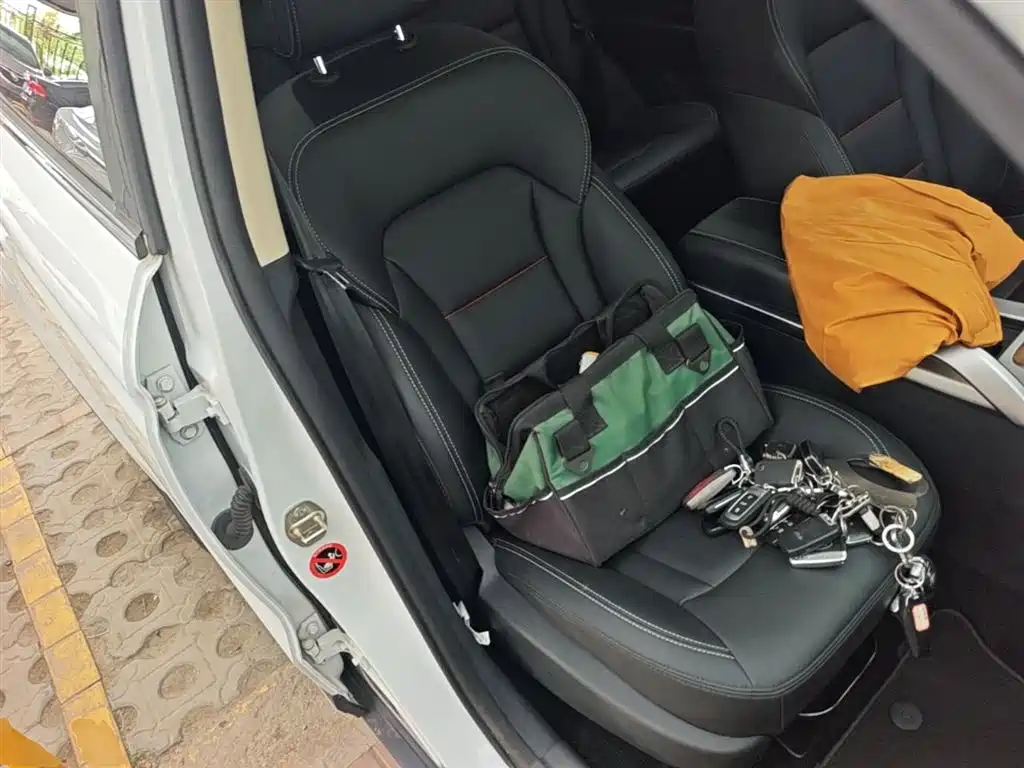 Фото 25 - Geely Atlas