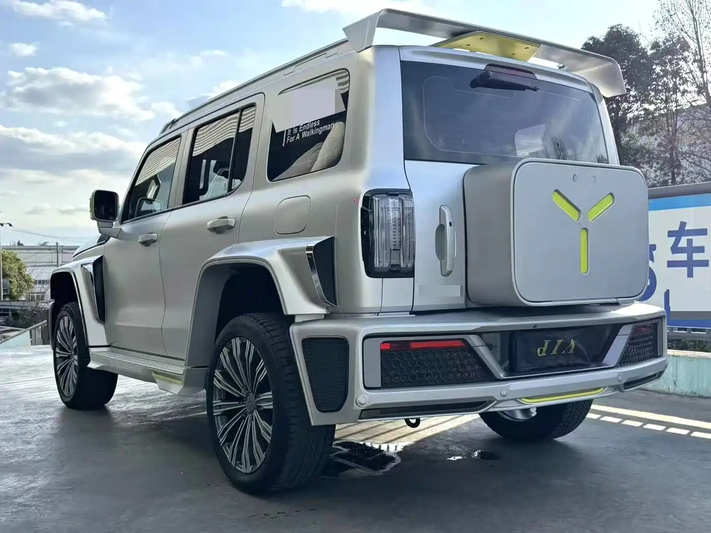 TANK CO CREATION TANK 300