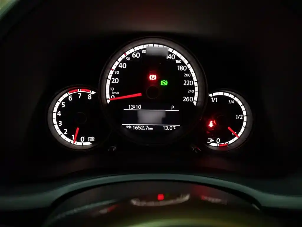 Volkswagen Beetle 2015 180TSI Convertible фото 4